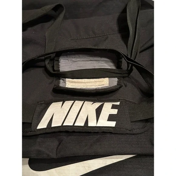 Nike Large Duffel Equipment Bag For Gym Baseball Football Weekends RN#58323